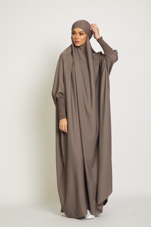 Lyxig Jilbab i Fin Silk: Färgrik, Mjuk & Glansig!