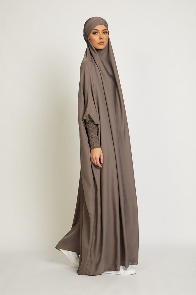 Lyxig Jilbab i Fin Silk: Färgrik, Mjuk & Glansig!