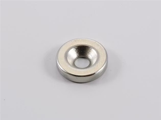 1st / Neodym-magneter 14 mm med skruv rund med håldiameter 4 mm (A14A)