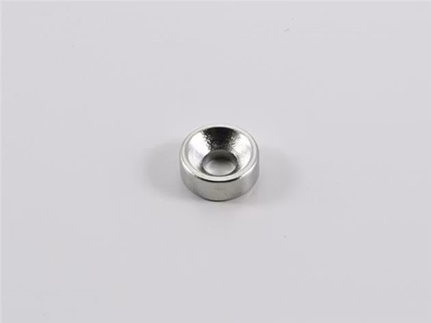 1st / Neodym-magnet 8 mm med skruv rund med håldiameter 4 mm