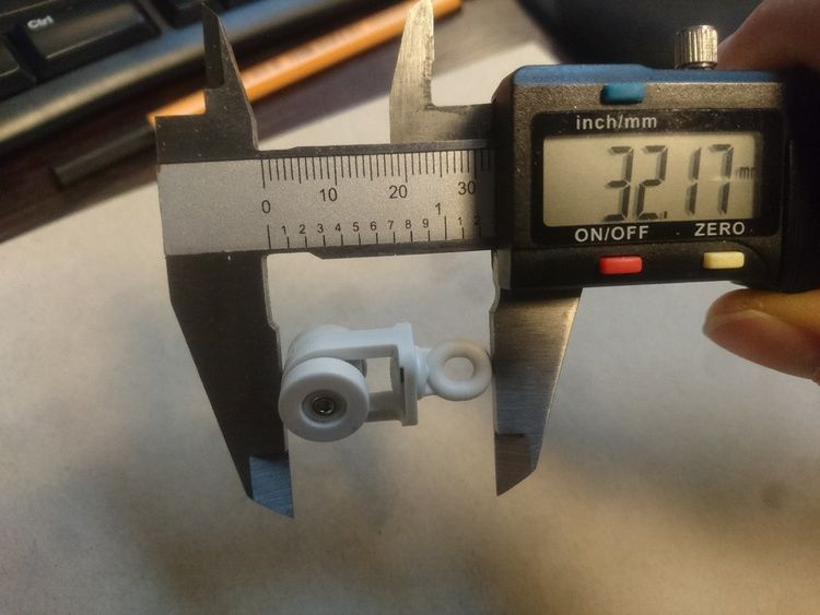 Glider with rolls (turnable eyelet)