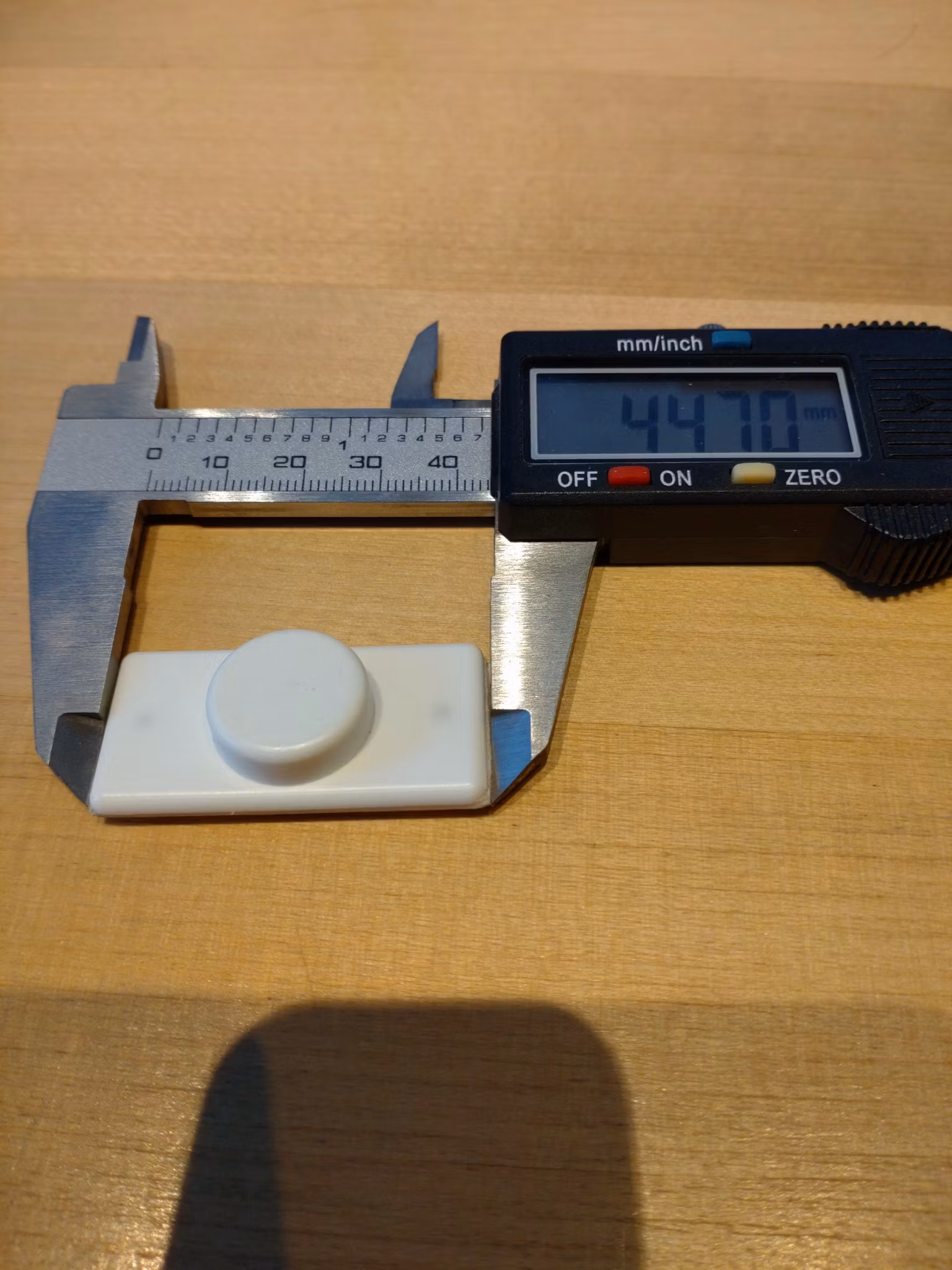 1 st Magnet ZDD platt VIT för tejpomontering (A29G)-UTGÅTT