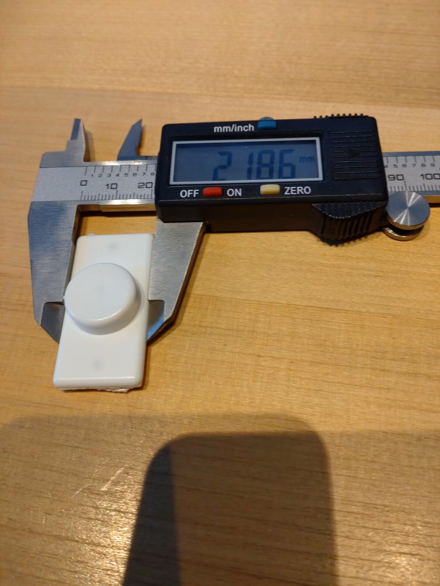 1 st Magnet ZDD platt VIT för tejpomontering (A29G)-UTGÅTT