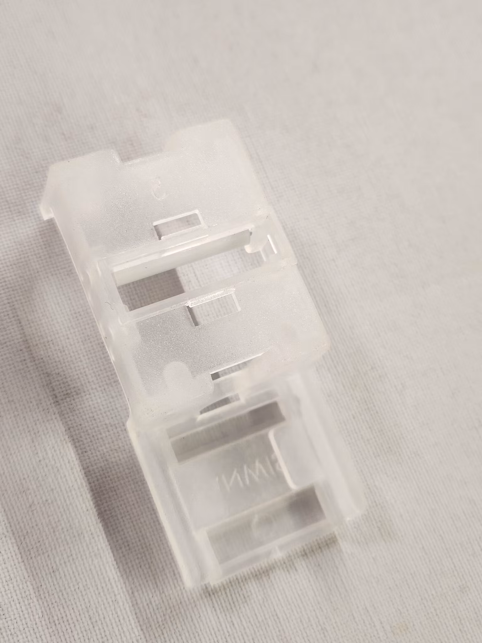 Lagerbox med integrerad upphängningsbygel 19x27 mm och plast rulle (GL22)