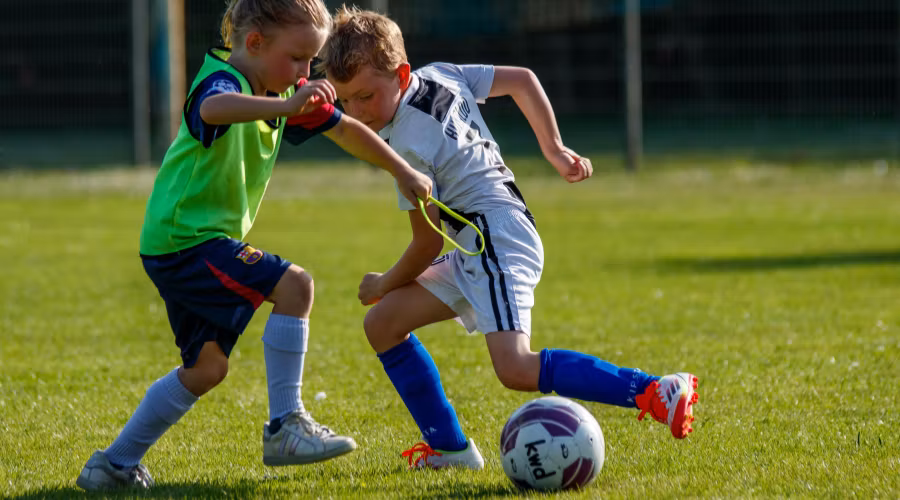Våren är här – dags att fixa nya fotbollströjor till barn