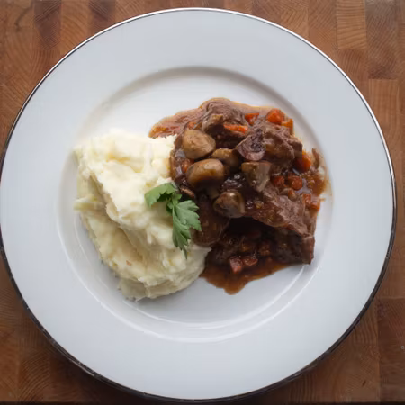 Boeuf Bourguignon med smörstekta champinjoner och potatispuré
