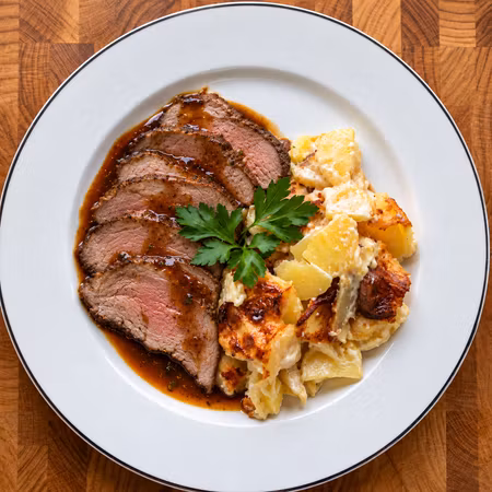 Provencalsk lammstek med potatisgratäng och rödvinssky