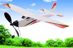 Friflukt modellfly med strikkmotor.