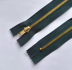 14 cm jeanslås, 4 mm. Mörkgrön.