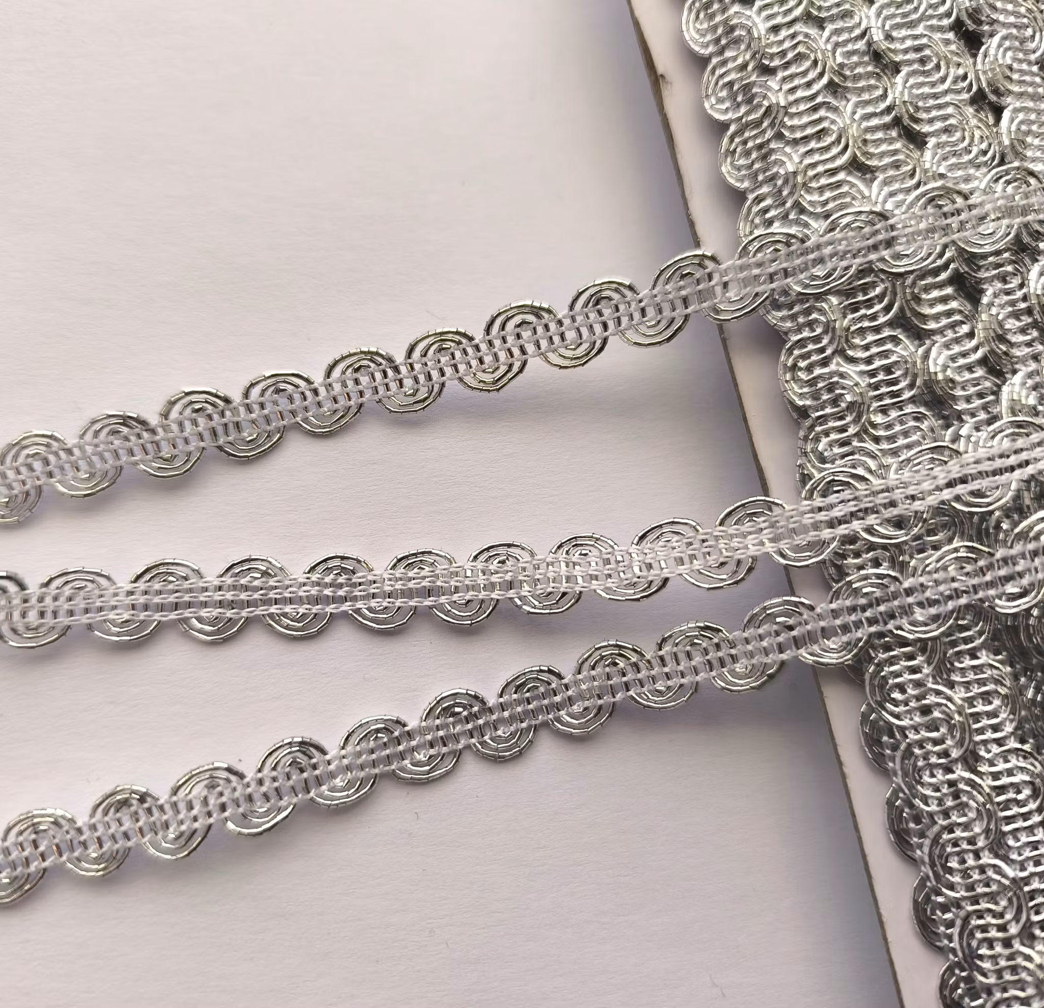 Glittrigt band, "silver", 0,8 cm/0,82 meter