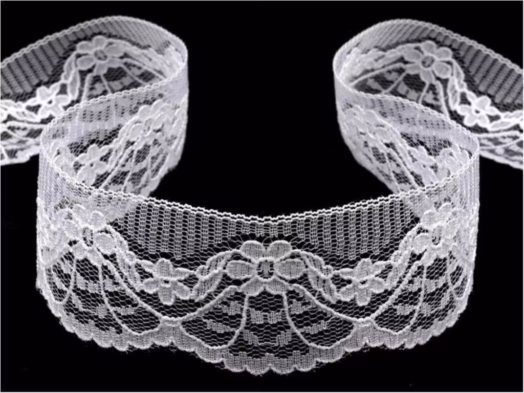 Vit spets 4cm/2,05 meter