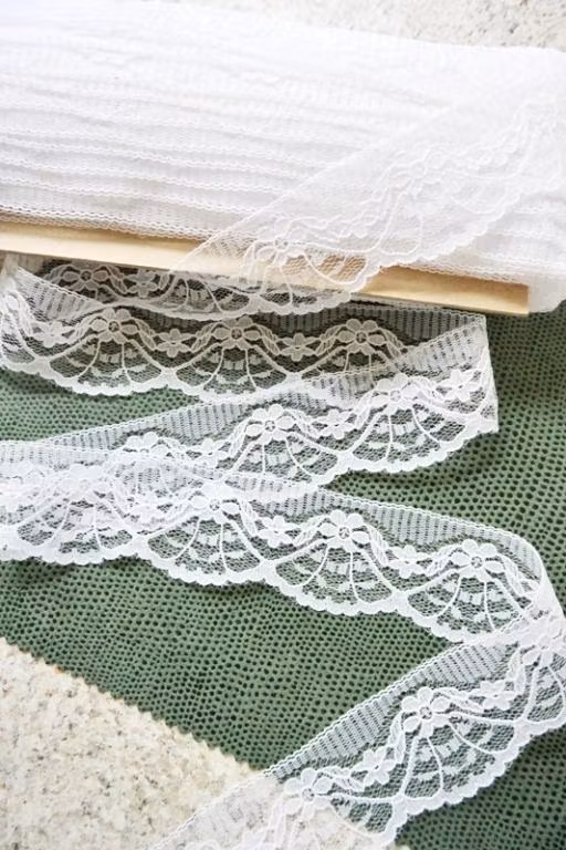 Vit spets 4cm/2,05 meter