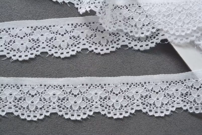 Elastisk spets  2,5 cm/1,4 meter