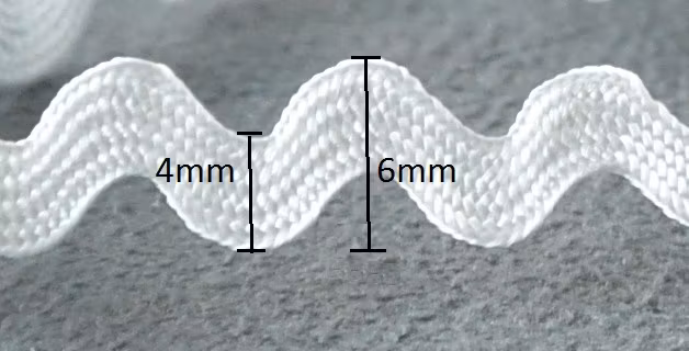 Sicksackband 4mm. Mörkblå.
