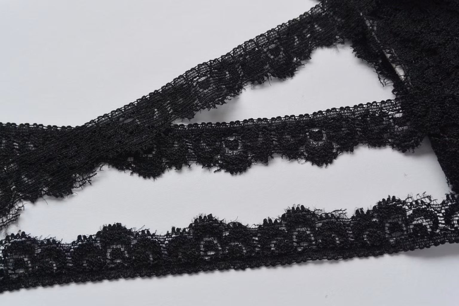 Svart elastisk spets 1,6cm