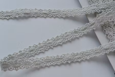 Ljusgrå spets 1,1cm