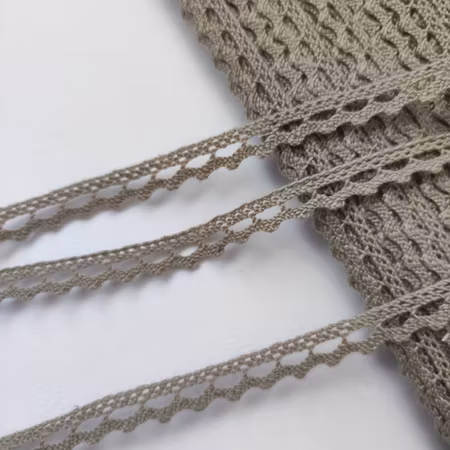 Gråbeige spets 0,9cm