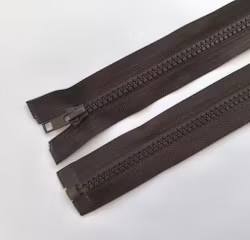 Dragkedja, blixtlås 6 mm 30-85 cm. Mörkbrun.
