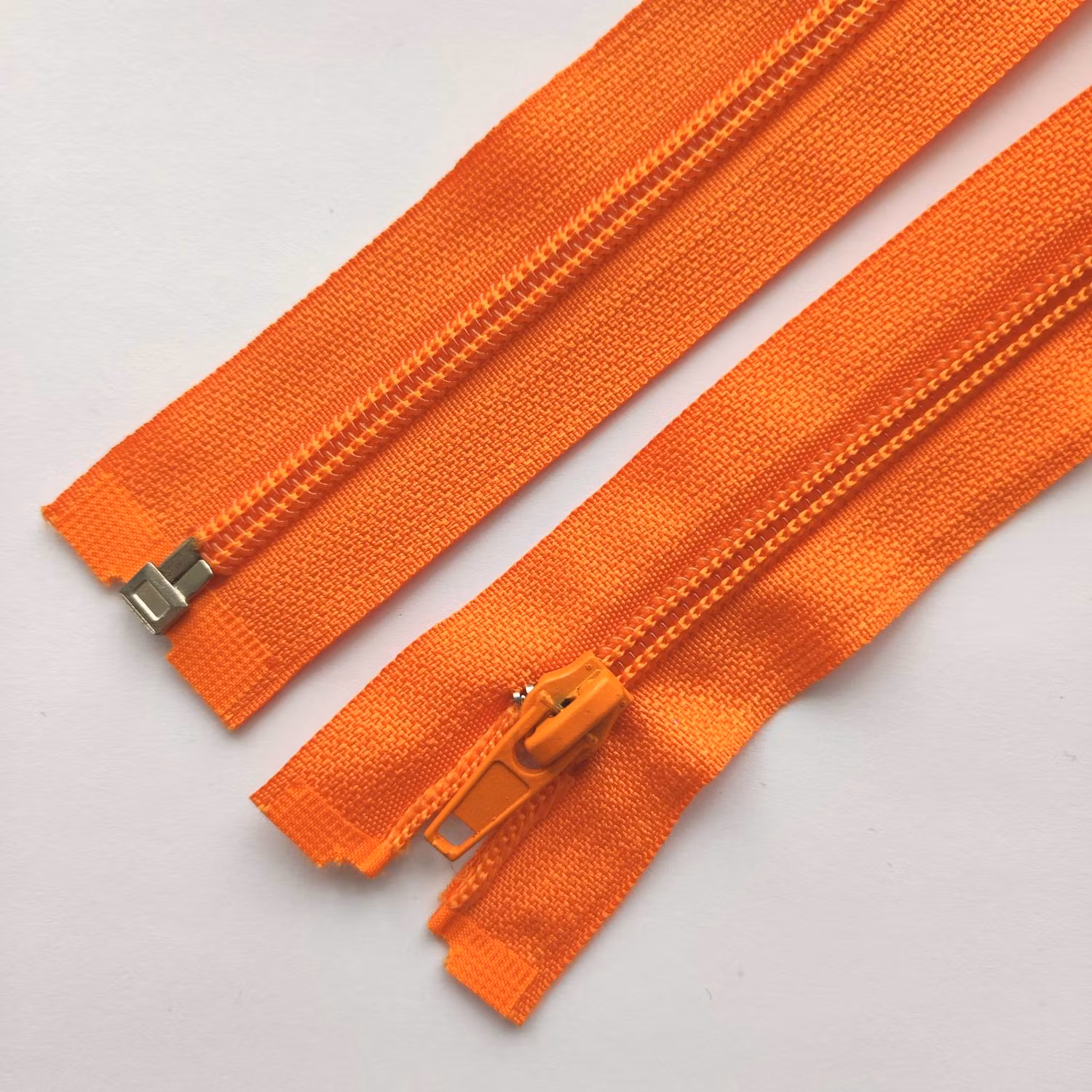 Dragkedja, blixtlås 5mm 30-75 cm. Orange.
