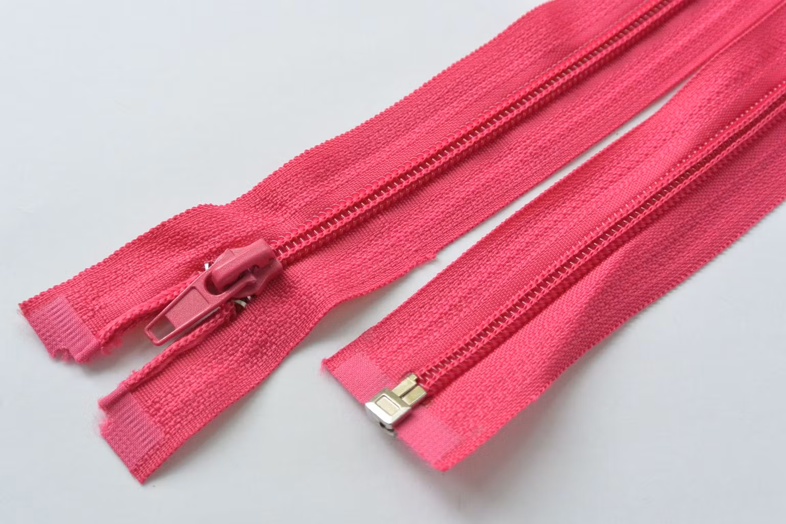 Dragkedja, blixtlås 5mm, 45 cm. Cerise.