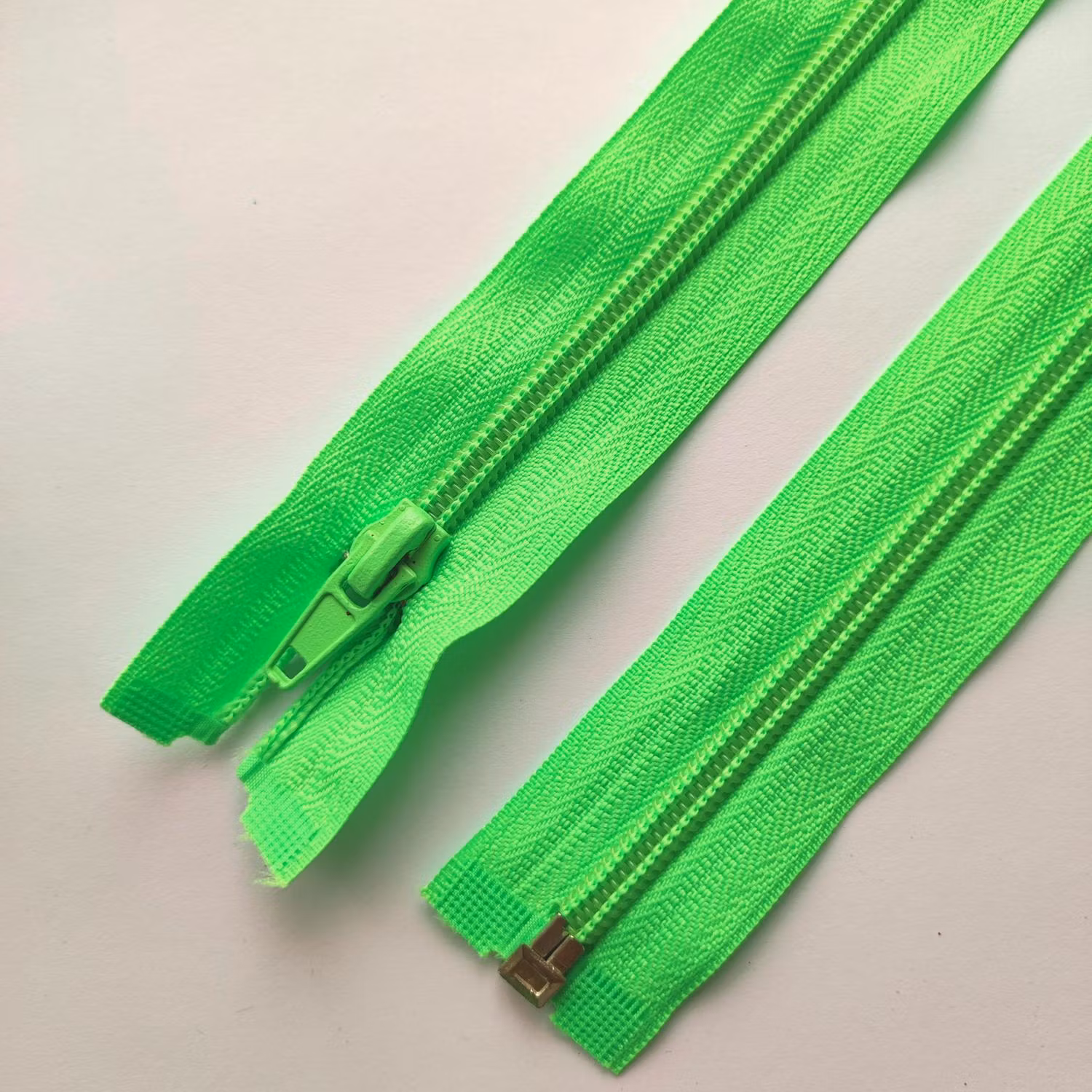 Dragkedja, blixtlås 5mm, 60 cm. Neongrön.
