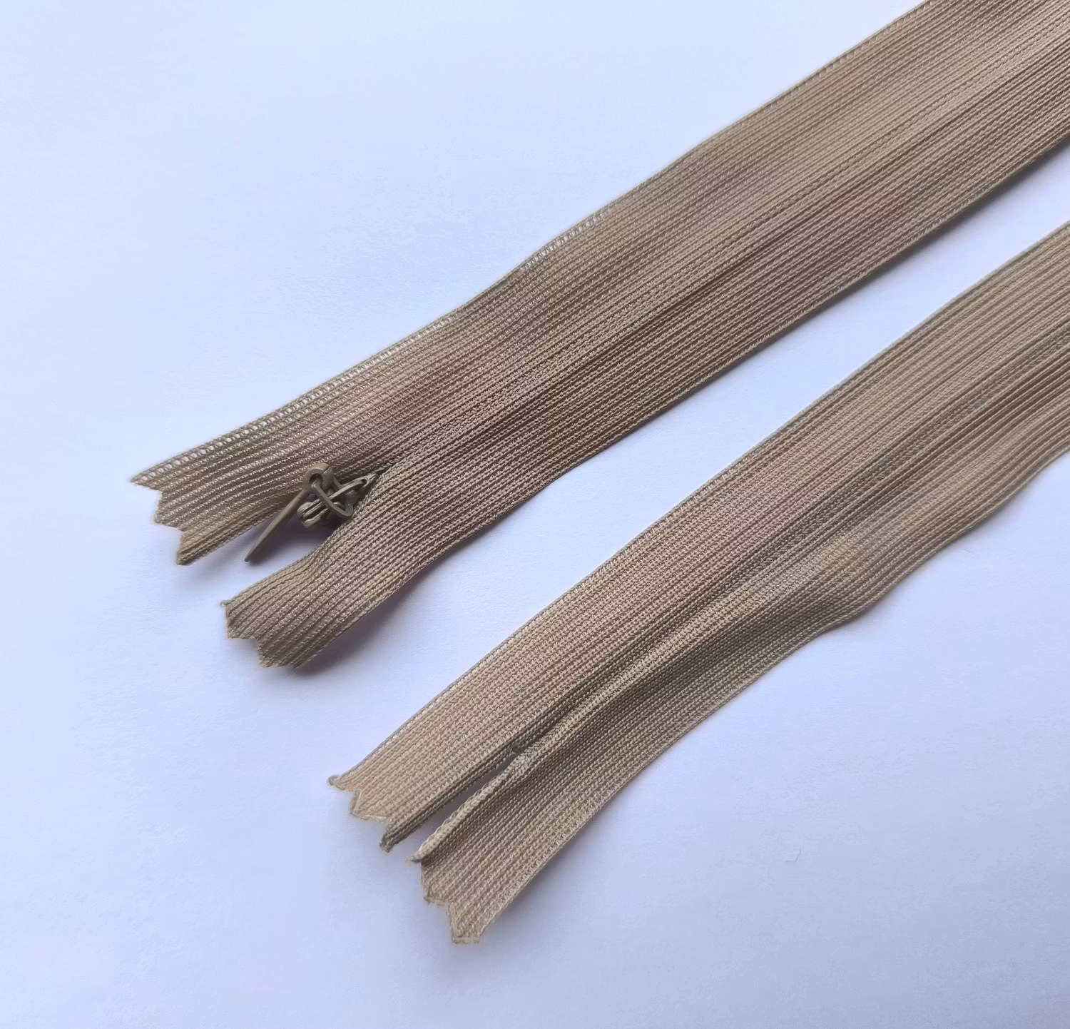Osynligt, dolt blixtlås, 50 cm. Beige. (EU)