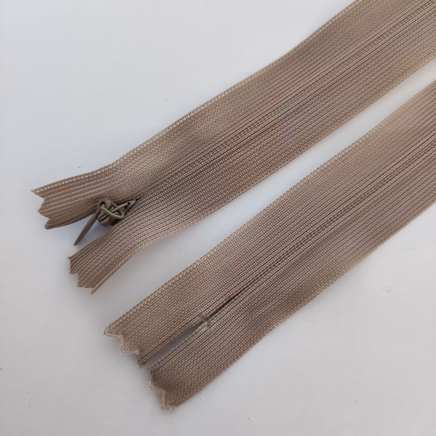 Osynligt, dolt blixtlås, 30 cm. Beige. (EU)