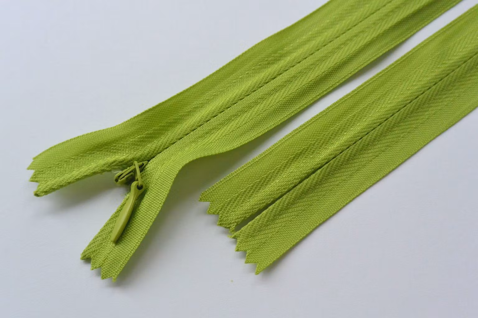 Osynligt, dolt blixtlås, 18 cm. Limegrön.
