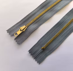12 cm jeanslås, 4 mm. Gråblå.