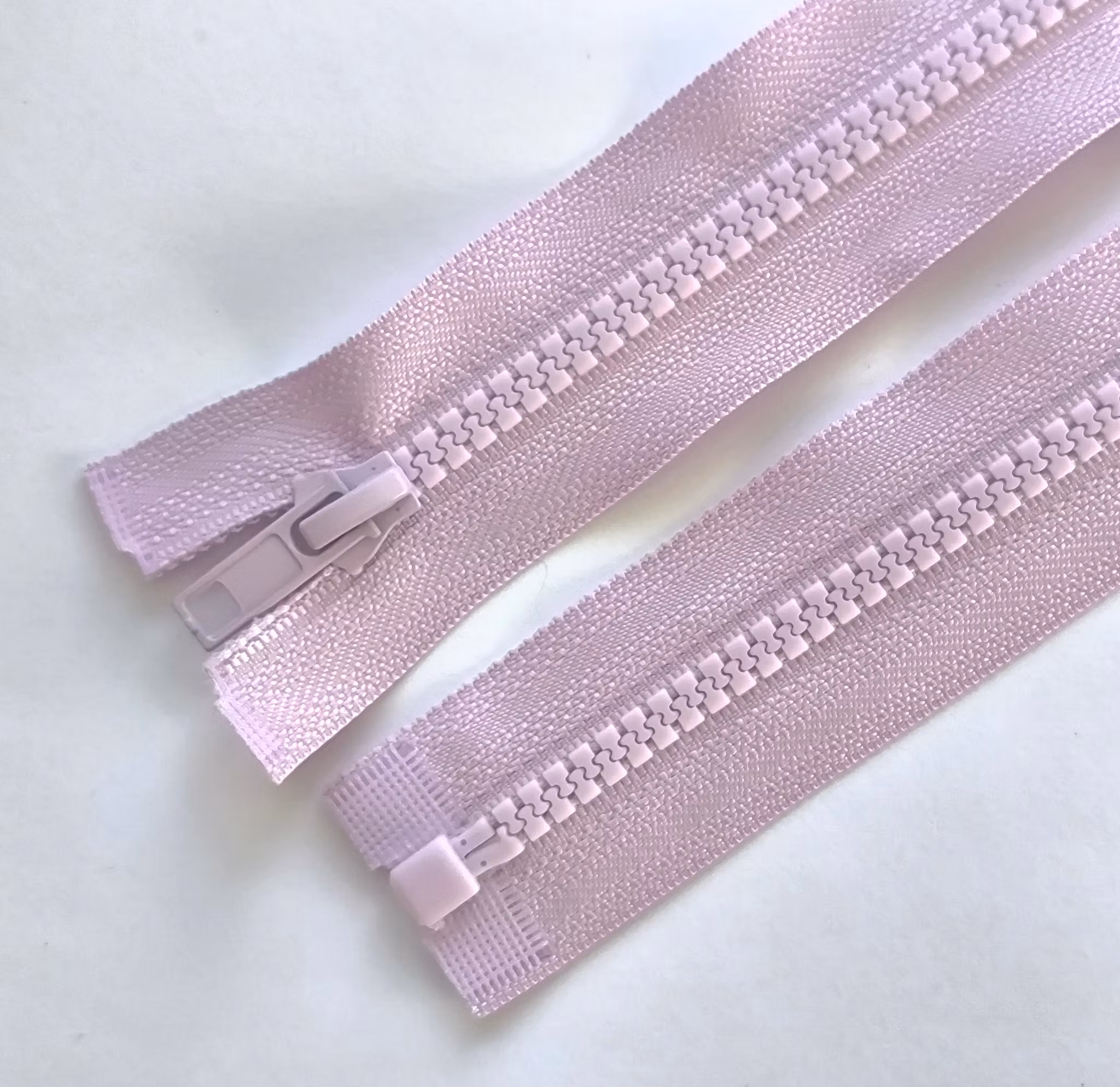 Dragkedja, blixtlås 6 mm 40-75 cm. Ljuslila.