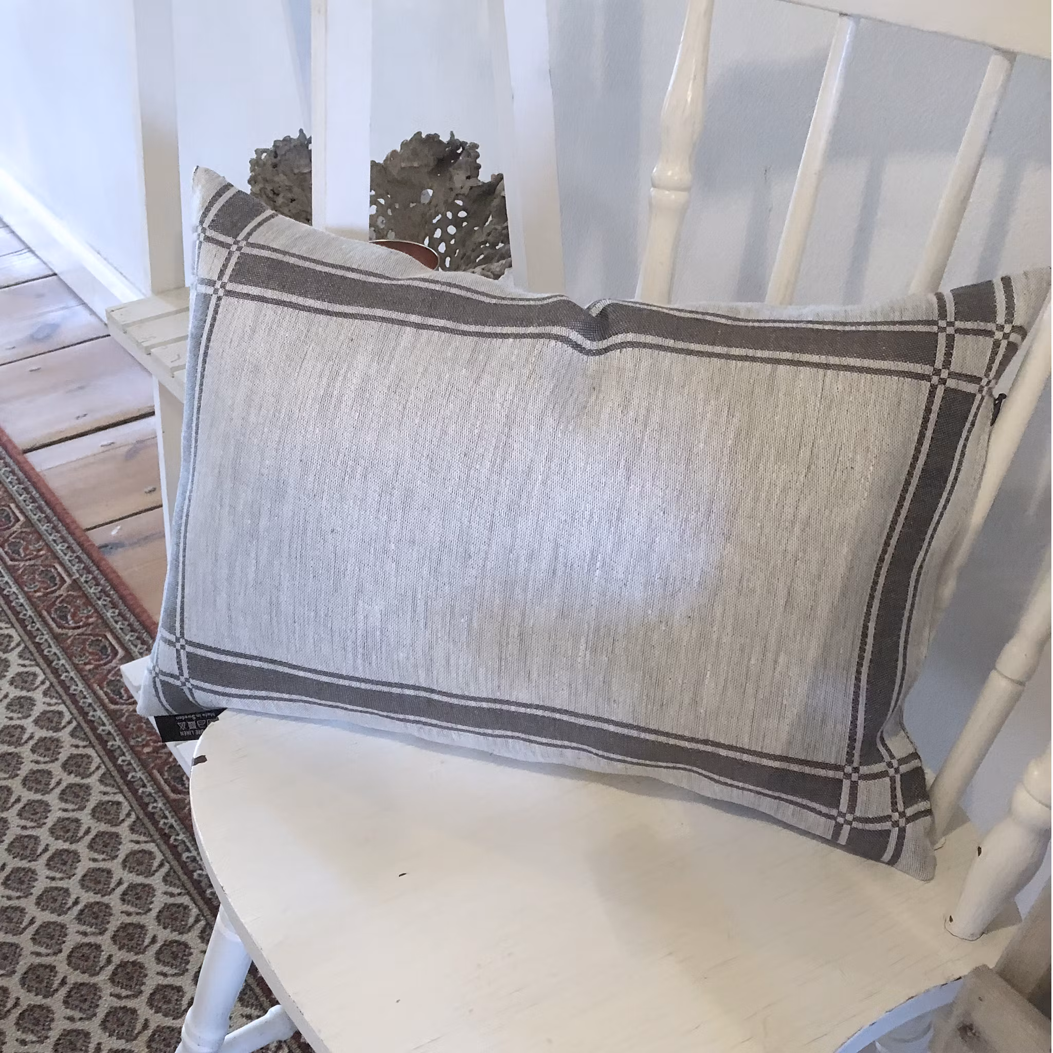 Cushion cover with rose pattern