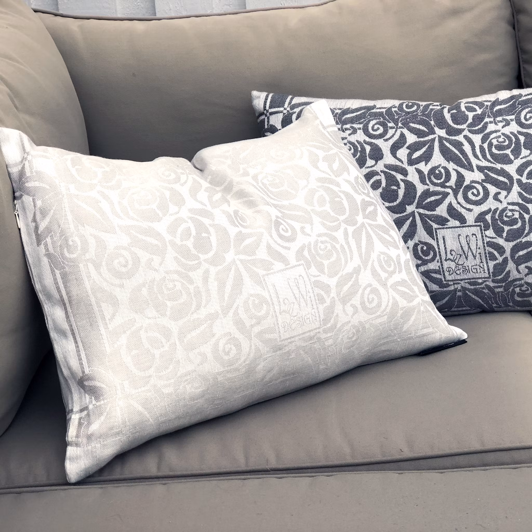 Cushion cover with rose pattern