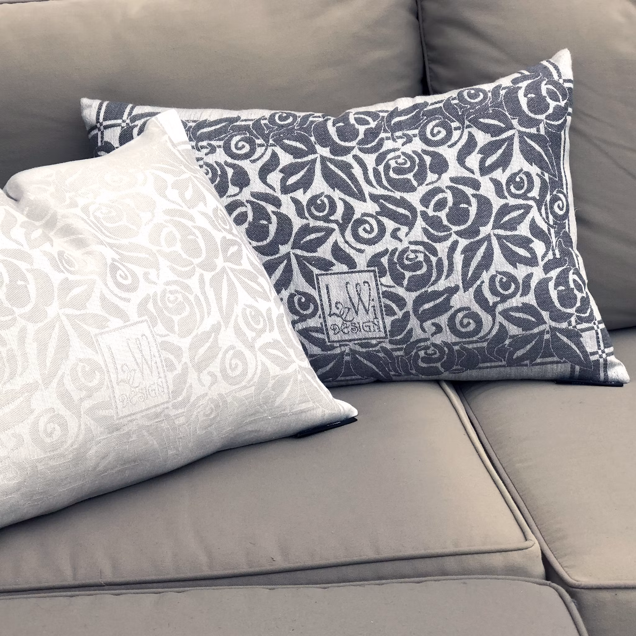 Cushion cover with rose pattern