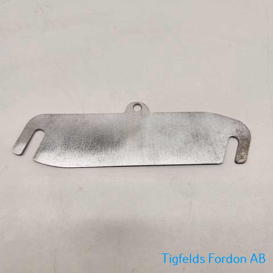 Gångjärn dörr justerings plåt 3mm - Microcar MGO 1 (Beg)