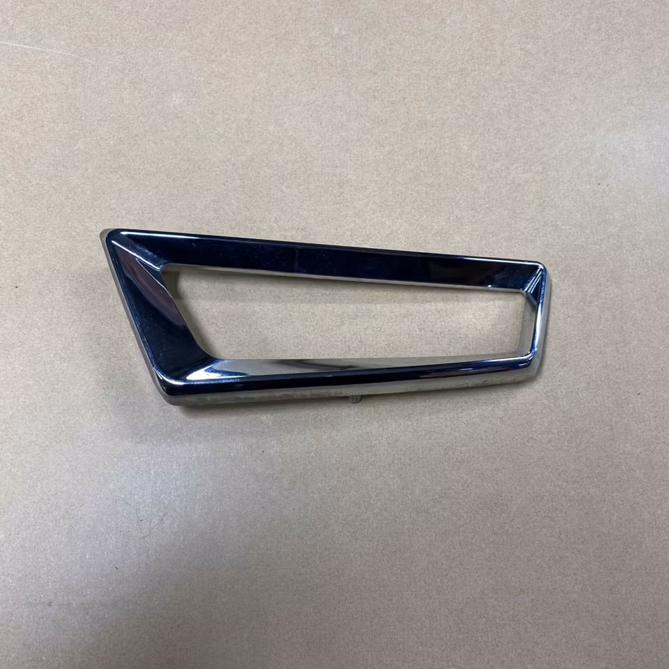 Kromdetalj avgasrör höger - Ligier JS50/L V2/3 (Beg)