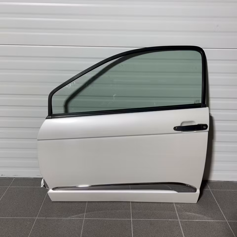 Door Left White - Minauto 2017 (Used)