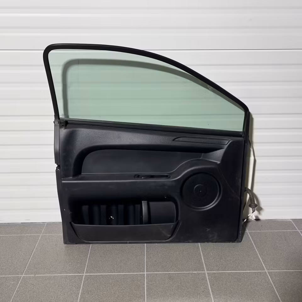 Door Left White - Minauto 2017 (Used)