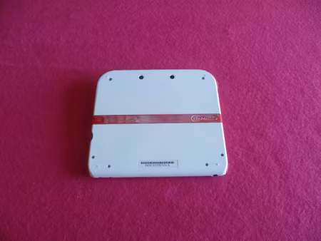 Nintendo 2DS konsol Röd/Vit med originalladdare