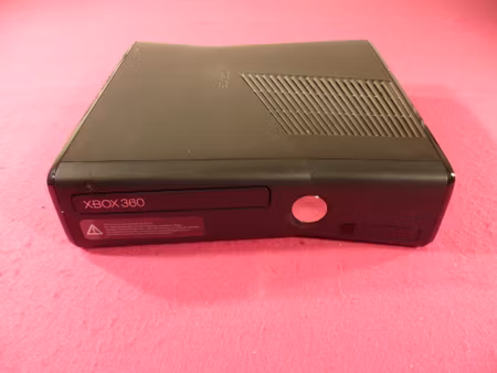 XBOX 360 Slim Konsol 250 GB inkl 2 st handkontroller
