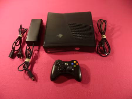 Xbox 360 Konsol 4 GB inkl. Handkontroll