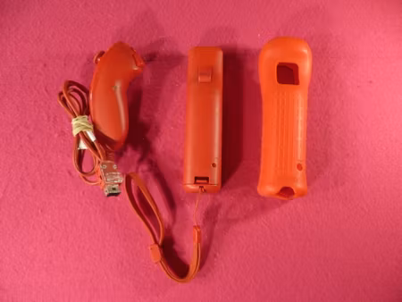 Handkontroll Wiimote Motion Plus Röd + Nun-chuck och gummiskydd - Nintendo Wii Original
