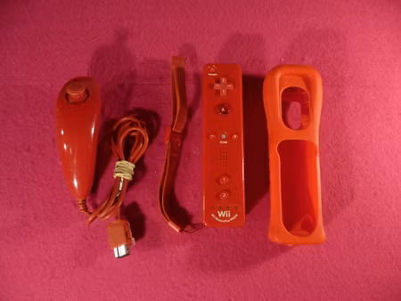 Handkontroll Wiimote Motion Plus Röd + Nun-chuck och gummiskydd - Nintendo Wii Original