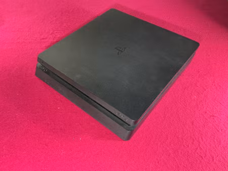 Playstation 4 Slim 500 GB inkl. Handkontroll