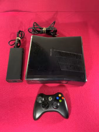 Xbox 360 Slim 250 GB inkl. Handkontroll