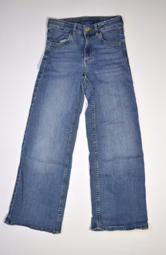 Utsvängda jeans, Storlek 134