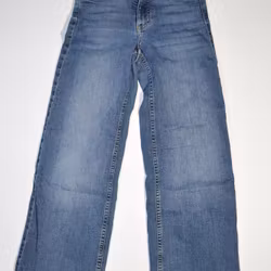 Utsvängda jeans, Storlek 134