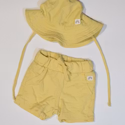 Solhatt & Shorts, storlek 36/38 & 50