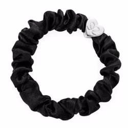 By Eloise Silver Hjärta sidenscrunchie