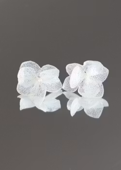 Hortensia Alv Spindelvevhvit- Øresmykker Laget av Ekte Hortensiablomster