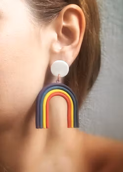 RetroRegnbuer - XL Statement Øresmykker i Fargerik Polymerleire
